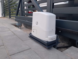 napęd do bramy przesuwnej